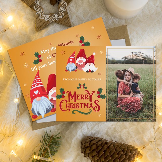 Cartão Postal De Festividades Whimsical Gnomo Christmas Family Saudação Foto (Whimsical Gnome Christmas Family Greeting Photo Holiday Postcard)