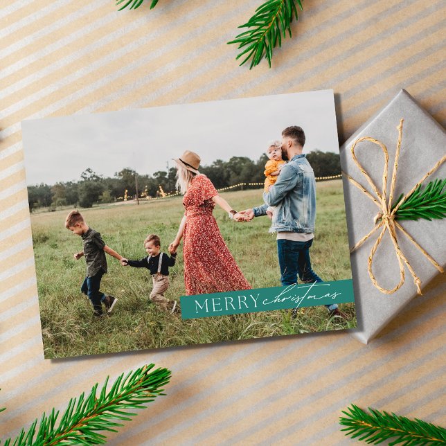 Cartão Postal De Festividades Xadrez de Natal da Família Moderna (Modern Family Photo Christmas Plaid Holiday Postcard)