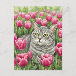 Cartão postal de gato cinza fofo em tulipas