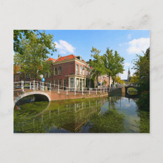 Cartão Postal Delft, canal, ponte e casas antigas