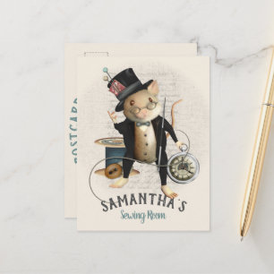 Cartão Postal Design de costura de um rato de chapéu branco vit
