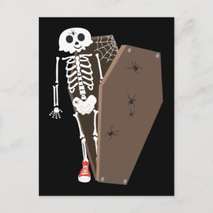 Cartão Postal Design de Halloween de Skeleton e Coffin