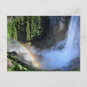 Cartão Postal Detalhe do Hiker de queda vernal e do arco-íris -
