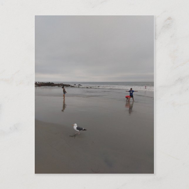 Cartão Postal Dia cinza na praia (Frente)