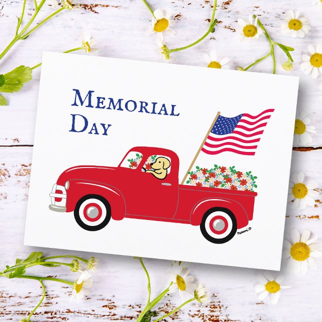 Cartão Postal Dia de Recordação do Caminhão Vermelho do Labrador (Yellow Labrador Memorial Day Postcard for Labrador Owners.  The US Flag and Red Truck design.)