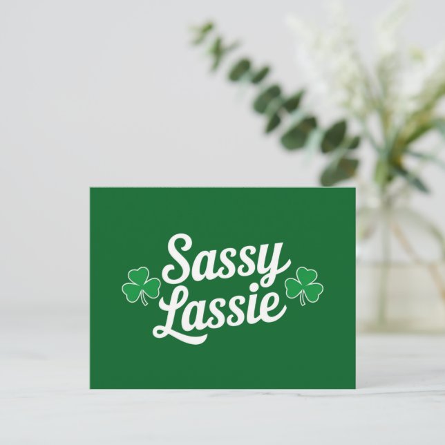 Cartão Postal Dia de São Patrício Sassy Lassie Engraçado Irlandê (Em pé/Frente)