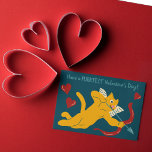 Cartão Postal Dia do Cupido de Gato Personalizado<br><div class="desc">Envie as saudações do Dia de os namorados Puro com este cartão postal. Ele apresenta uma ilustração de estilo cartoon de um gato laranja fazendo sua melhor representação de cupido com alguns sotaques cardíacos vermelhos festivos contra um fundo azul escuro. Está pronto para ser personalizado com a sua própria mensagem...</div>