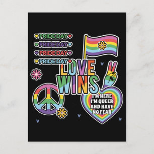 Cartão Postal Dia do Orgulho. O amor vence. Eu sou queer e não t