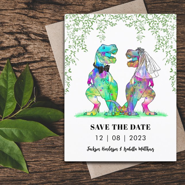 Cartão Postal Dinossauro Pensou Casamento Salvar a Data Engraçad (Dinosaur themed wedding save the date budget postcard invitation with colorful T-Rex bride and groom)