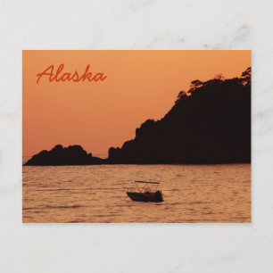 cartão postal do barco laranja do alasca no mar