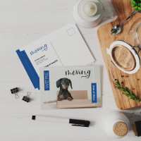 Cartão postal do cachorro dachshund azul se mudand