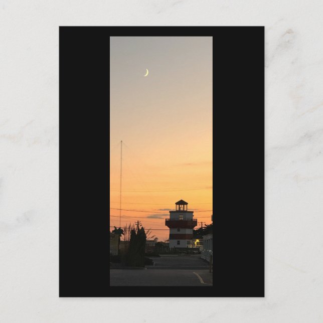 Cartão postal do farol ao pôr do sol com a lua (Frente)
