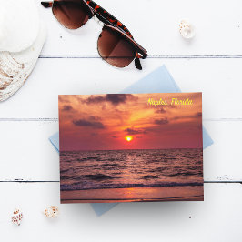 Cartão postal do pôr do sol tropical em Naples, Fl