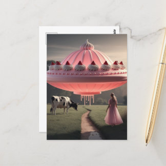 Cartão Postal Doce Surrealista OVNI Rosa em Pastagem de Laticíni