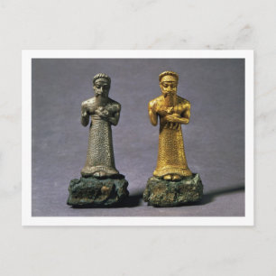 Cartão Postal Dois estatutos de ofertas de carregando masculino 