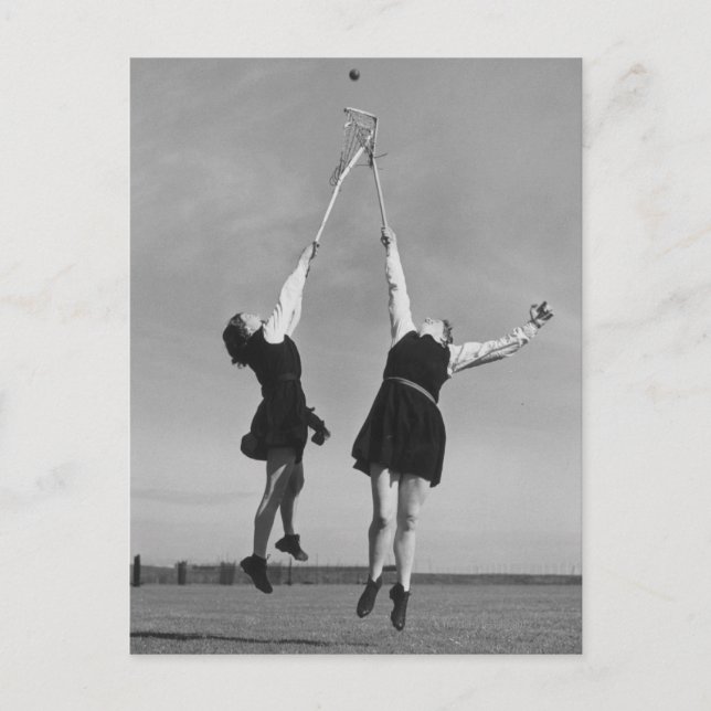 Cartão Postal Dois jogadores de lacrosse pulam para a bola. (Frente)