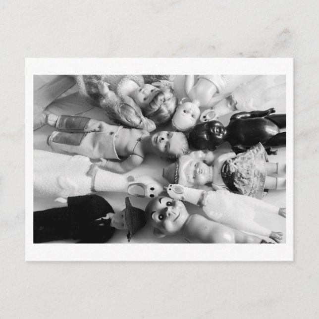 Cartão Postal Doll Portrait - Plastic Dolls and Rubber Chickens (Frente)