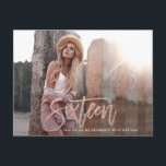 Cartão Postal Dourado rosa garota brilho foto sweet 16 aniversár<br><div class="desc">Efeito dourado rosa garota rosa brilho cintilante moderno convite de aniversário de 16 anos. Design moderno minimalista na moda com escrita elegante e sofisticada. Parte de uma coleção de aniversário. Perfeito para sua adolescente glamorosa.</div>