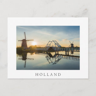 Cartão Postal Drawbridge e moinhos de vento ao pôr do sol na Hol