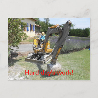 Cartão Postal Duro no trabalho - Urso de pelúcia sobre escavador