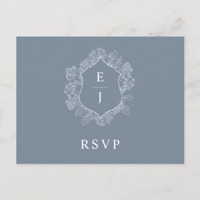 Cartão Postal Dusty Blue Floral Crest Monograma Casamento RSVP (Frente)