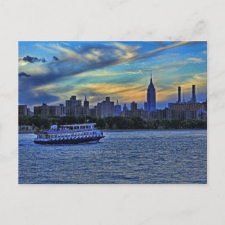 Cartão Postal East River View of Sunset Over the NYC Skyline
