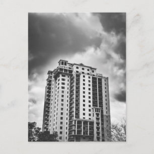 Cartão Postal Edifício Alto Preto e Branco 