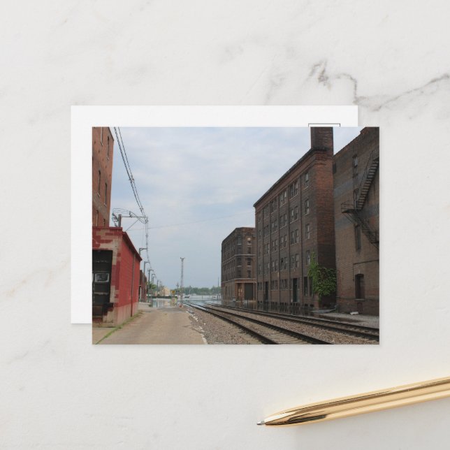 Cartão Postal Edifícios e comboios em Burlington, Iowa (Frente/Verso In Situ)