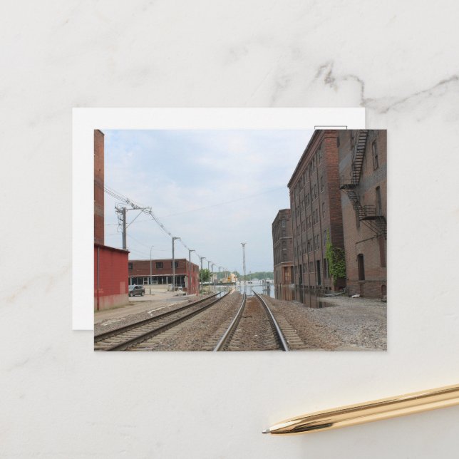 Cartão Postal Edifícios e Trilhos de Trem em Burlington, Iowa (Frente/Verso In Situ)