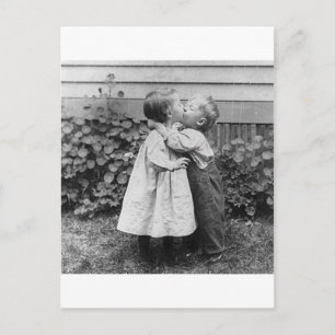 Cartão Postal Ela ganha o centavo, ele recebe o beijo