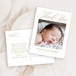 Cartão Postal Elegante Dourado Script Photo Baby Obrigado<br><div class="desc">O Elegante Dourado Script Photo Baby Obrigado Postcard apresenta três fotos do novo bebê,  juntamente com a elegante caligrafia guiada,  e todas as estatísticas do bebê. As costas têm muito espaço para você do que você nota.</div>