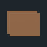 Cartão Postal Eleve seu Design com um fundo castanho<br><div class="desc">Descubra o poder de usar um fundo castanho e uma borda branca no seu design gráfico. Elevem a estética do seu site com este esquema de cores elegante e minimalista. Perfeito para banners e projetos modernos de web design.</div>