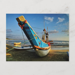 Cartão Postal Embarcação De Pesca Colorida Pelo Oceano