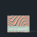 Cartão Postal Endereço do Pêssego Movido com Faixa de Abstrato R<br><div class="desc">Anuncie sua nova casa em estilo com este cartão-postal Abstrato Wavy Stripes Aqua e Peach que movemos. As ondas divertidas e as cores tranquilas do aqua e do pêssego criam uma maneira divertida e personalizada de compartilhar seu novo endereço. É a mistura perfeita de design moderno e vibrações alegres para...</div>