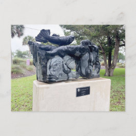 Cartão Postal Escultura de Figuras Entrelaçadas