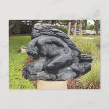 Escultura Memorial com Asas de Bronze