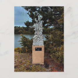 Cartão Postal Escultura Memorial em Pedestal de Pedra