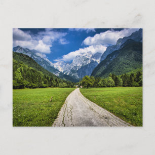 Cartão Postal Eslovênia, fotografia cênica com Alpes