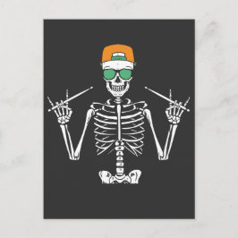 Cartão Postal Esqueleto de Halloween Mão de Rocha Tocando Bateri