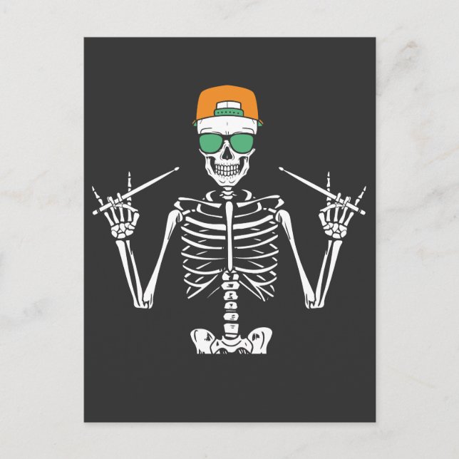 Cartão Postal Esqueleto de Halloween Mão de Rocha Tocando Bateri (Frente)