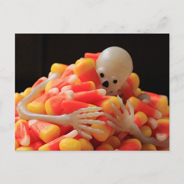 Cartão Postal Esqueleto Fora de Controle no Halloween (Frente)