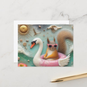 Cartão Postal Esquilo bonito em uma Floatie Swan Rosa e Branca