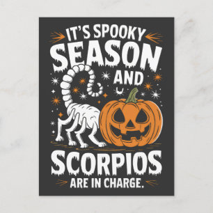 Cartão Postal Estação Spooky: Scorpios no Dia de as Bruxas engra