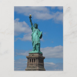 Cartão Postal Estátua da Liberdade contra um céu azul