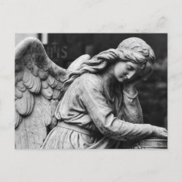 Cartão Postal Estátua de anjo preto e branco em um cemitério