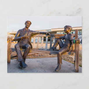 Cartão Postal Estátua de bronze de jovem e velho conversando