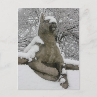 Cartão Postal estátua de cão na neve