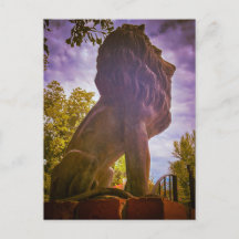 Estátua de Leão de Pedra Vista do Céu ao Pôr do So