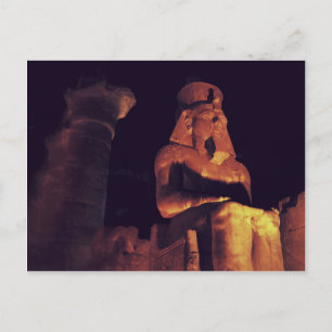 Cartão Postal Estátua do rei no Templo Luxor no Egito à noite