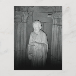Cartão Postal Estátua em uma foto encontrada